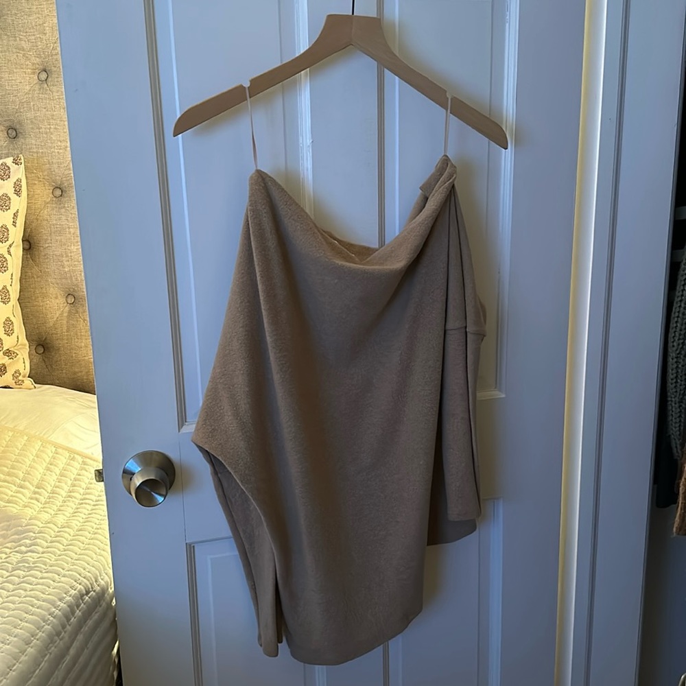 ASTR The Label Off the Shoulder Sweater